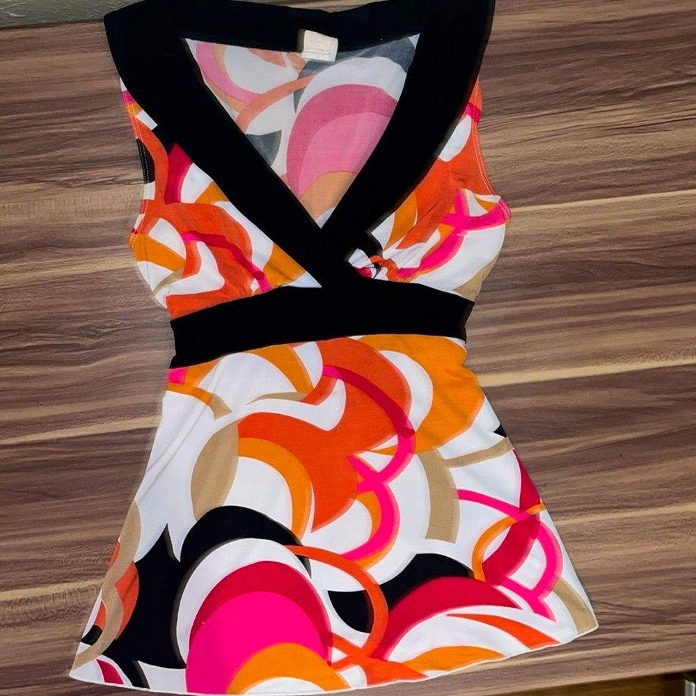 V neck retro tank top with black ruffle